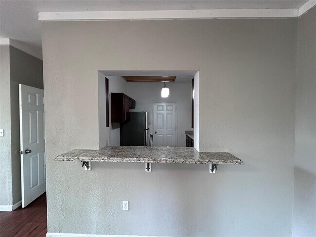 Foto del edificio - 5708 Spring Meadow Rd