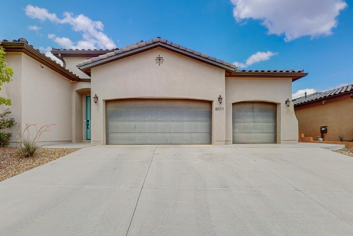 Foto principal - 6011 Buckthorn Ave NW