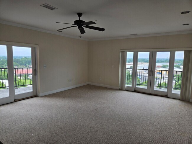 Foto del edificio - 2 bedroom 2 bathroom Luxury Condo