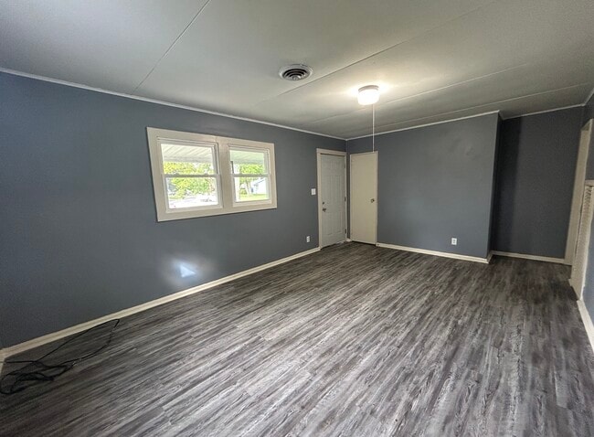 Building Photo - 231 Lindenwood Dr