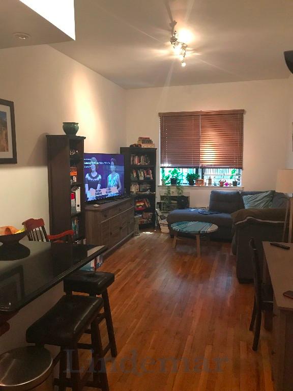 Foto del edificio - 420 E 82nd St