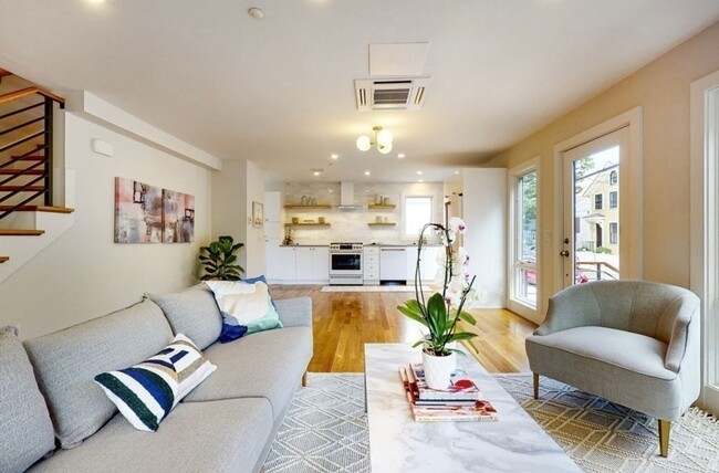 Building Photo - GORGEOUS 3 BED 3.5 BATH IN CAMBRIDGE!!!!!!!!!