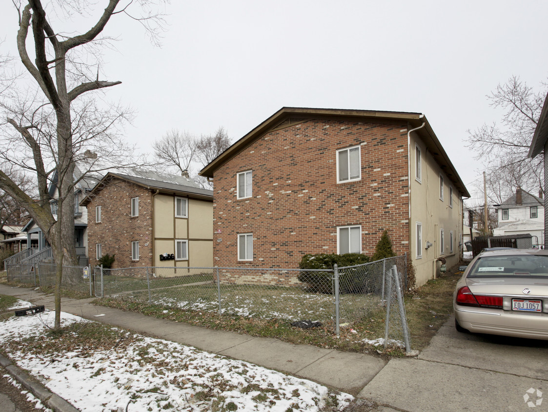 Primary Photo - 386-390 E 16th Ave