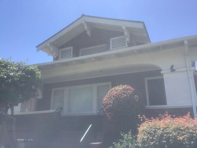Foto del edificio - Nice Furnished 3 bedroom Home in Alameda  ...