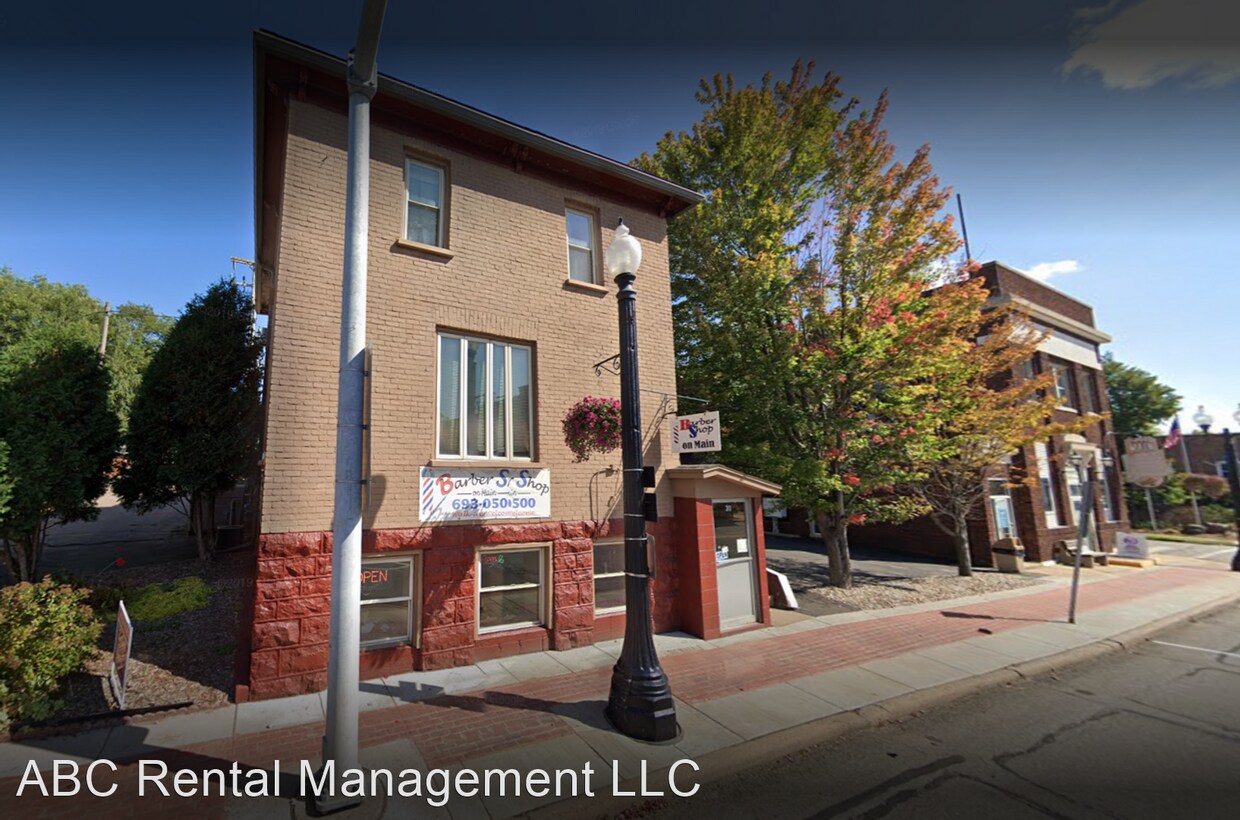 Primary Photo - 311 Main St