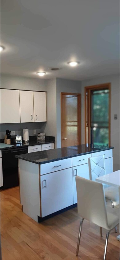 Foto principal - 301 Sunny View Ln