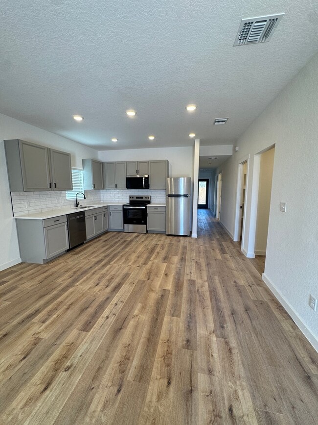 Building Photo - 2103 Vista Rosa
