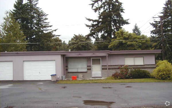 Building Photo - 17385 Pilkington Rd