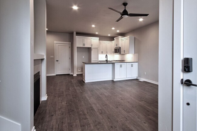 Building Photo - 5635 SE 80th Ave
