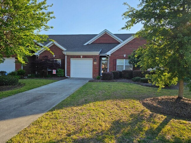 Foto del edificio - 204 Hilliard Ct