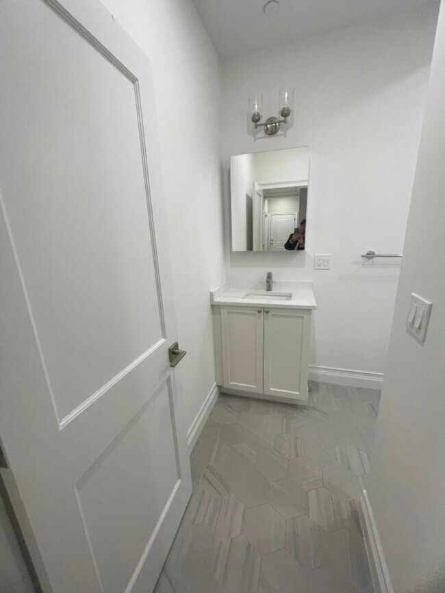 Foto del edificio - Fully Renovated Brighton 2Bed Near B, C, D...