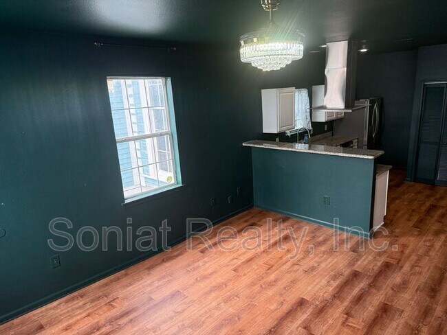 Foto del edificio - 1461 N Robertson St