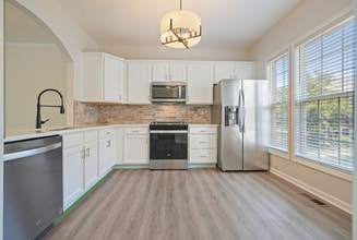 Building Photo - 3343 Chastain Gardens Dr NW