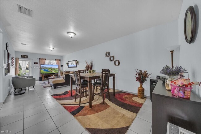Foto del edificio - 3 br, 2 bath House - 7565 N Augusta Dr