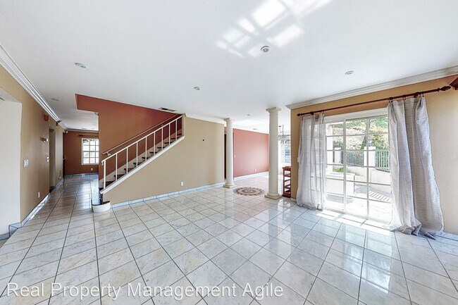 Building Photo - 4 br, 3.5 bath House - 824 Via Alameda