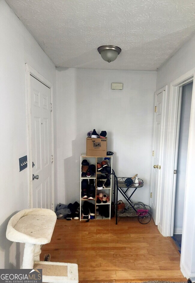 Foto del edificio - 144 Blake Ave