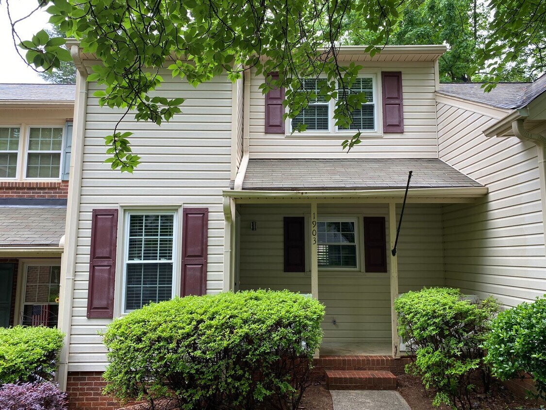 Foto principal - 1903 Windy Point Ct