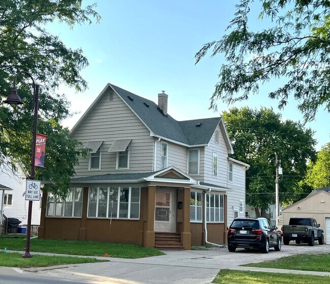 Building Photo - 609 6th St