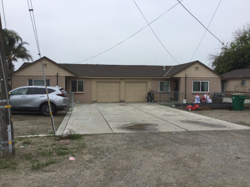 Foto principal - 2914 W Yosemite Ave