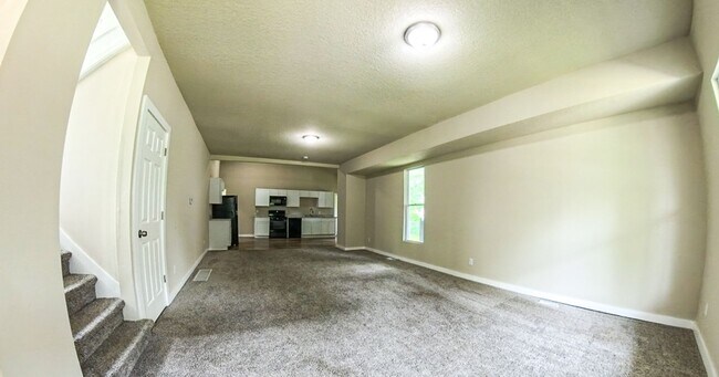 Foto del edificio - Fully Remodeled 4 Bedroom 2.5 Bathroom