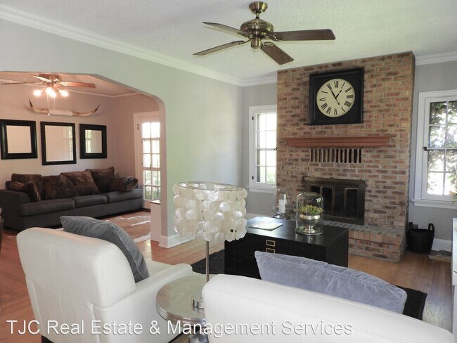 Building Photo - 5 br, 2 bath House - 1665 Jasmine Street
