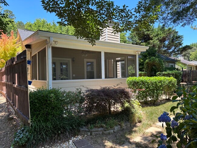 Building Photo - 840 Riverstone Ln