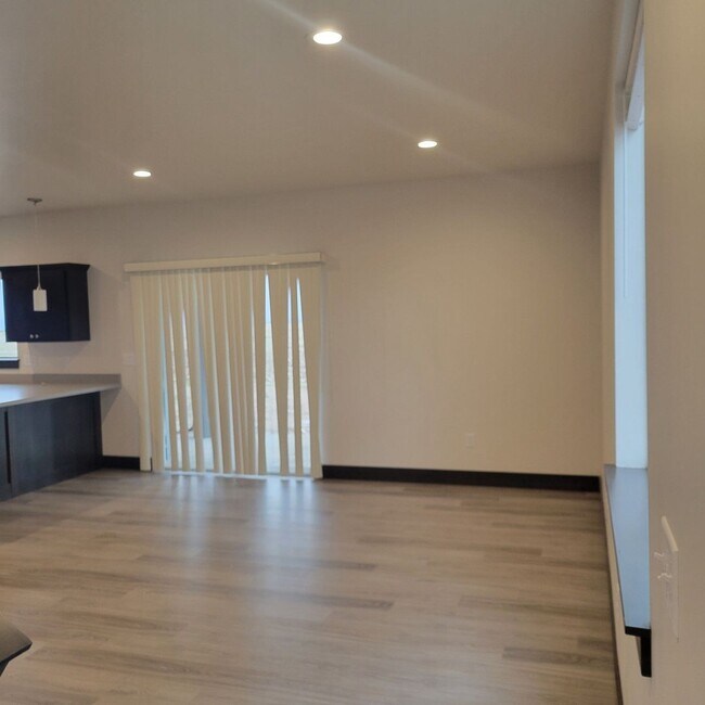 Foto del edificio - Brand New 3 Bed 2.5 Bath with double attac...