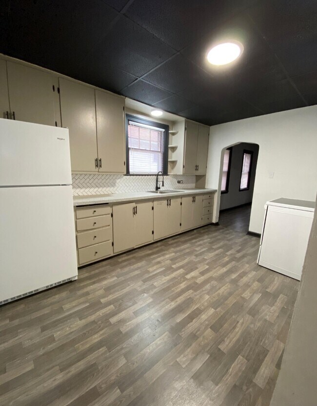 Building Photo - 316 Edna St