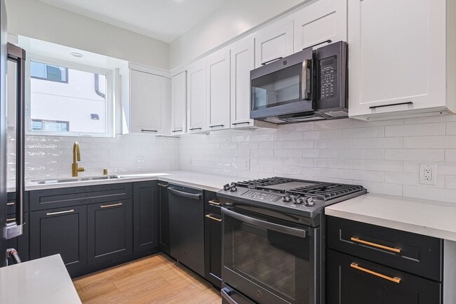 Building Photo - 4 Bed | 4.5 Bath | 2024 Construction | Tow...