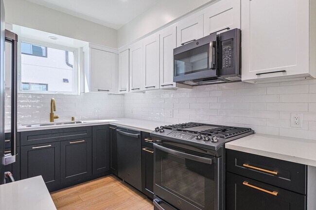 Foto del edificio - 4 Bed | 4.5 Bath | 2024 Construction | Tow...