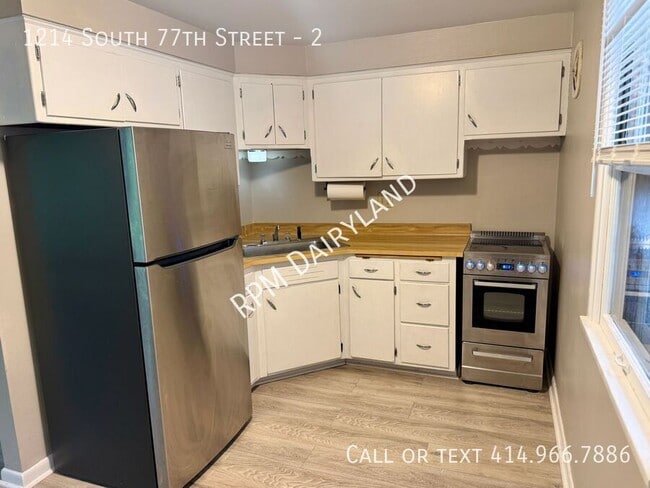 Building Photo - 1214 S 77th St