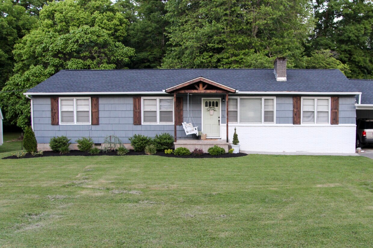 Primary Photo - 5704 Oak Rd