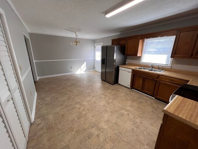 Building Photo - 3911 Manson Pike