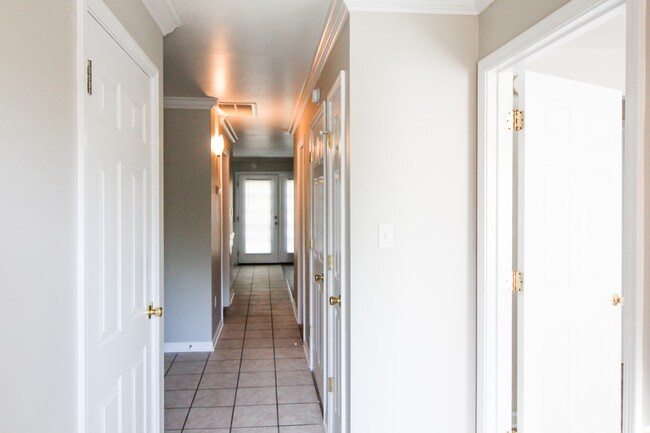 Building Photo - 7656 Emory Cove Way