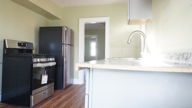 Foto del edificio - 1621 Stratford Ave