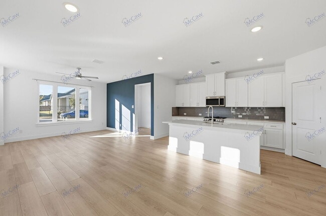 Building Photo - 1409 Silver Marten Trl