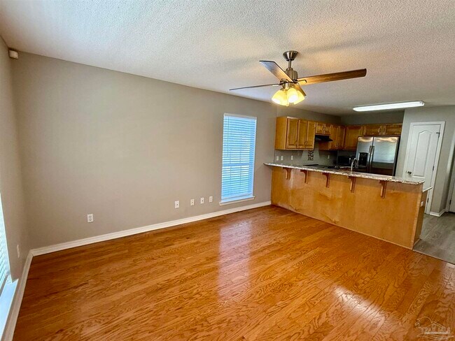 Building Photo - 2121 Pin High Dr