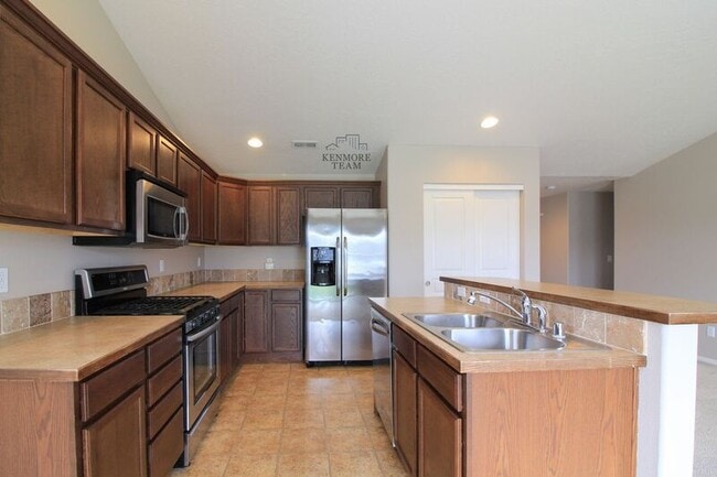 Building Photo - 6318 Glacier Peak Dr