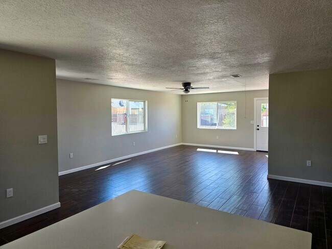 Foto del edificio - ***NEW*** 3-bedroom, 2-bath home in Albuquerque with all the modren finishes!