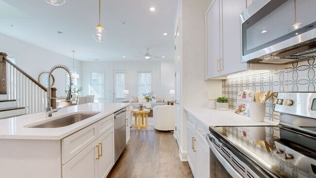 Building Photo - Sleek 3BR Stunner Near Historic Downtown Franklin