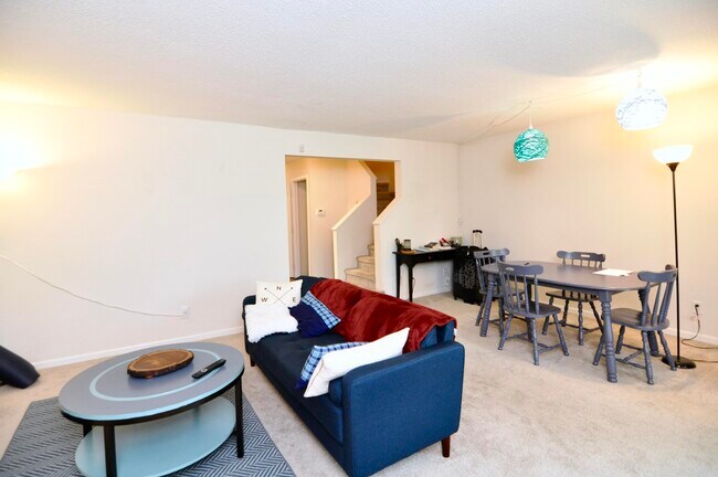 Foto del edificio - 200 Fieldcrest St