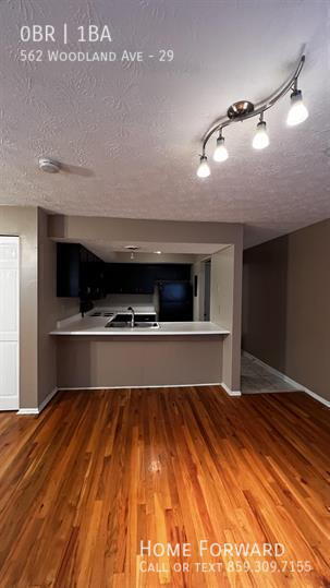 Foto del edificio - 562 Woodland Ave