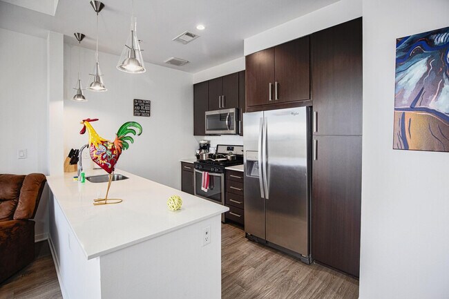 Foto del edificio - 6803 Staffordshire Crescent