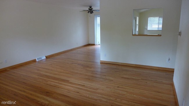 Building Photo - 555 S 42nd St