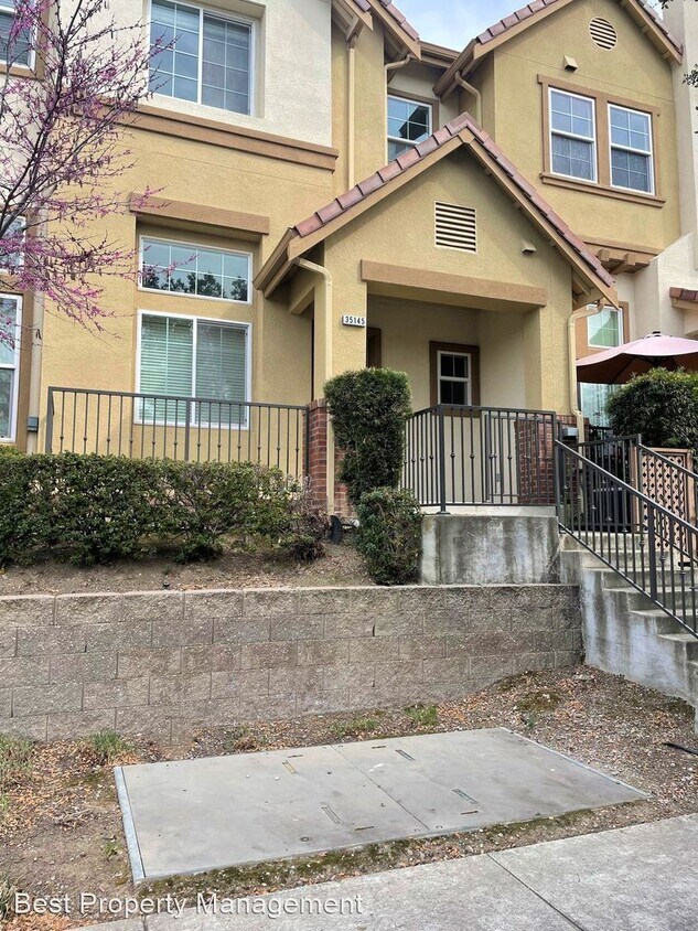 Primary Photo - 3 br, 2.5 bath House - 35145 11th Street