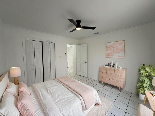 Foto del edificio - "Charming 2-Bedroom Edinburg Rental: Cozy Living with 840 Sq Ft of Comfort!"
