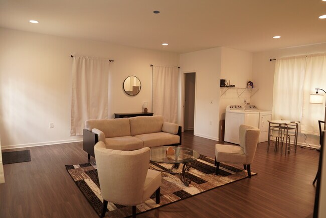 Foto del edificio - 3100 Dogwood Dr