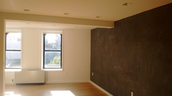 Foto del edificio - 340 W 11th St