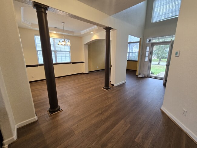 Building Photo - 2009 Breck Ave