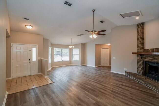 Foto del edificio - 10364 Windfern Ct N